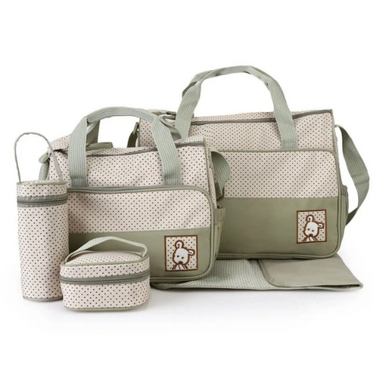 Ensemble de sac à langer appelé Douce Harmonie, couleurs : vert kaki et beige avec un logo mignon d'ourson